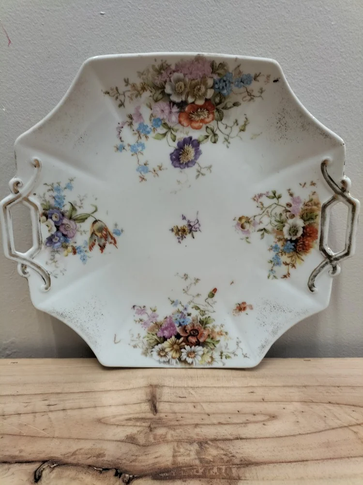 ANCIENNE ASSIETTE PORCELAINE De Paris cor De Fleurs Rehausse Or.xix