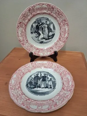 Ancienne Assiette Parlante Choisy Le Roi – Faïence, Motif Personnages – Époque Cour