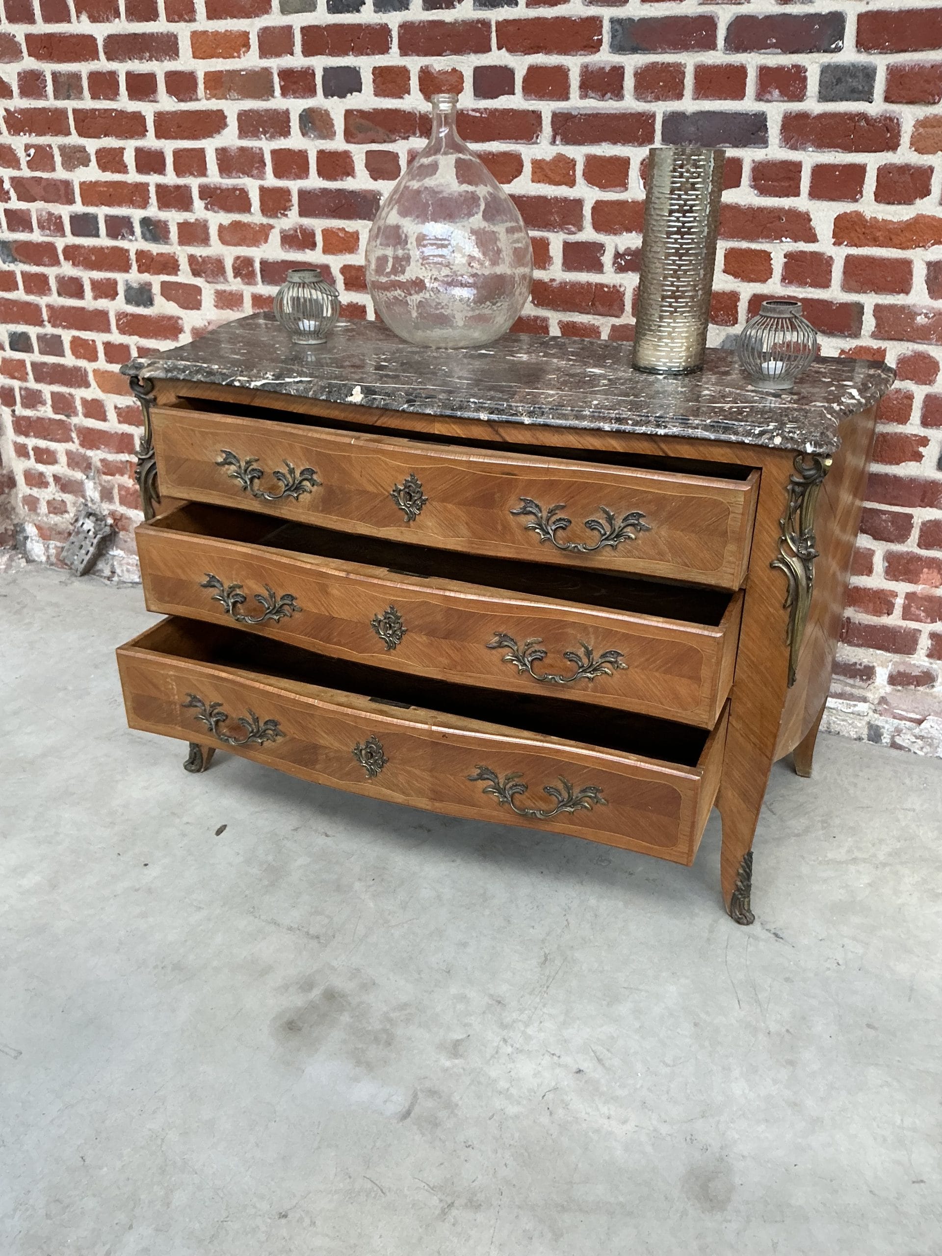 Élégante commode de style Louis XV – Image 4