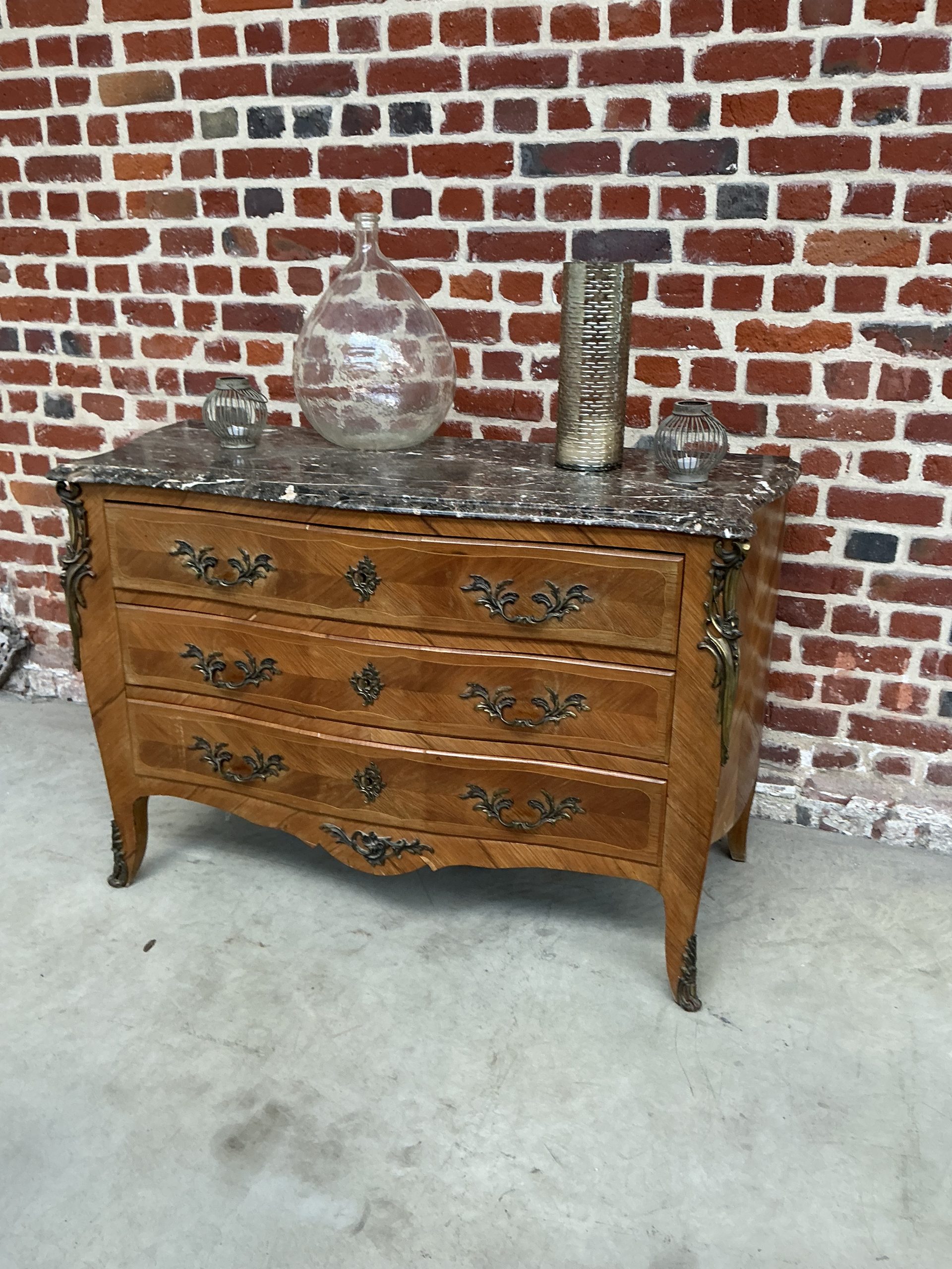 Élégante commode de style Louis XV – Image 2