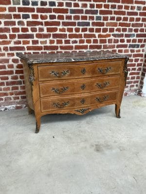 Commode style